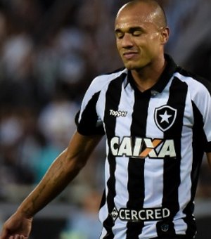 Artilheiro do Botafogo, Roger está com tumor renal e não joga mais na temporada 