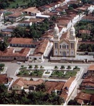 Casal efetua manutenção para restabelecer abastecimento de água em Igreja Nova