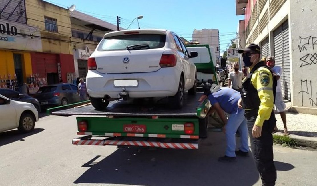 Em uma semana, 15 veículos clandestinos são autuados e removidos em Maceió