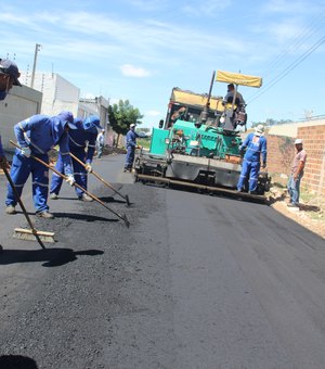 Prefeitura de Arapiraca realiza reparos de pavimentação na cidade