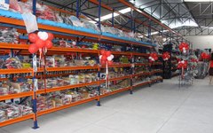 Loja conta com quase 60 mil itens em Porto Calvo