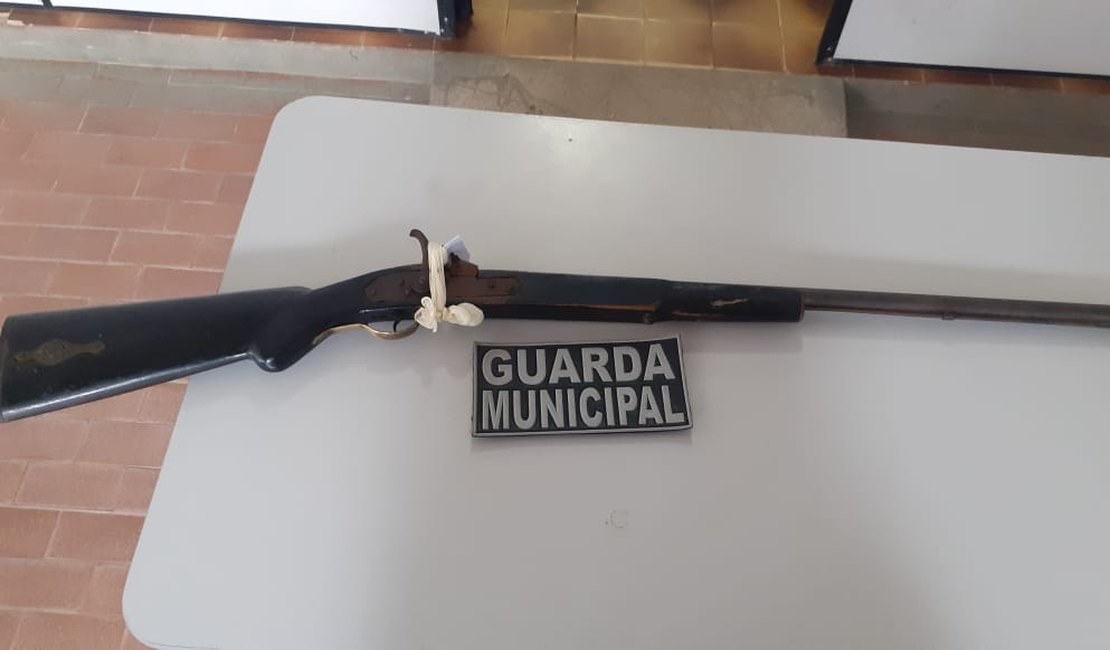 Homem é preso após ameaçar vizinhos com espingarda na zona rural de Girau do Ponciano.