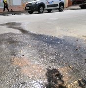 [Vídeo] Quatro vazamentos de água são registrados na Rua Possidônio Nunes, no Centro de Arapiraca
