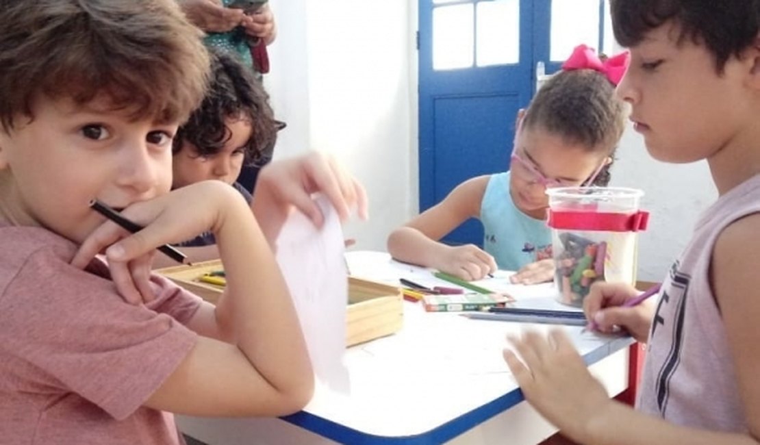 Biblioteca Pública realiza ação literária na orla da Ponta Verde neste domingo (26)