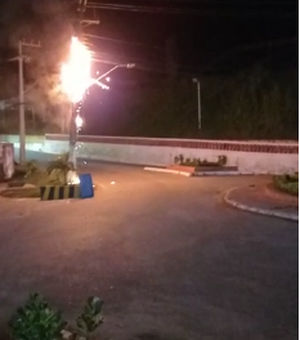 Poste pega fogo e assusta moradores em Porto Calvo