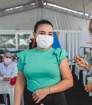 JHC anuncia vacinação contra Covid-19 para adolescentes em Maceió
