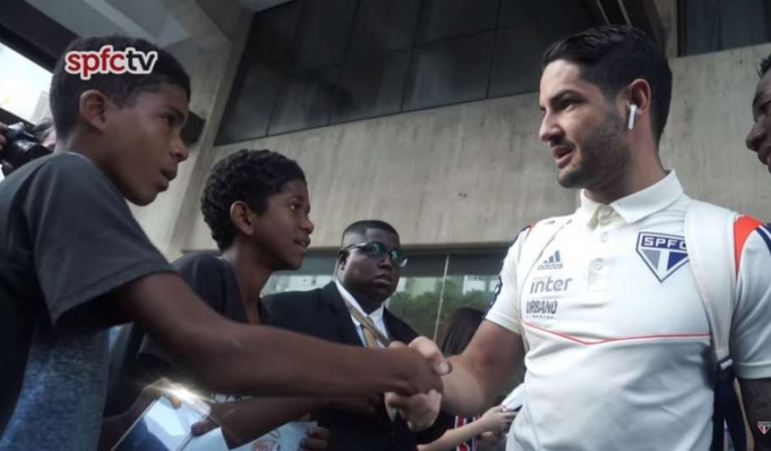 Pato tem lesão muscular e desfalcará o São Paulo contra o Botafogo