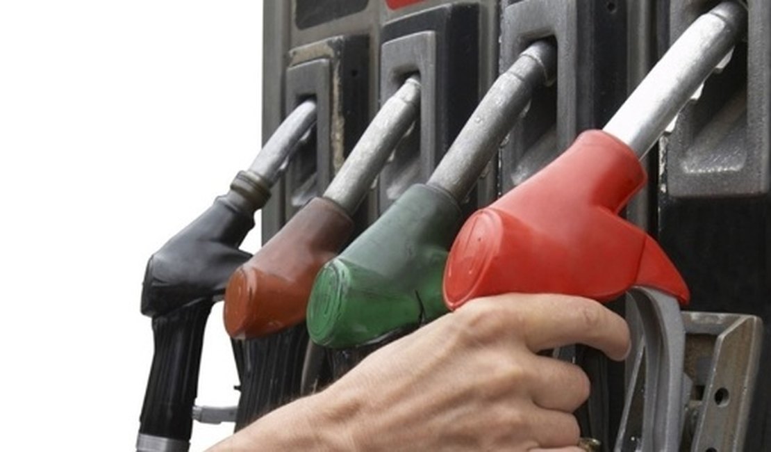 Petrobras anuncia corte no preço da gasolina e do diesel nas refinarias