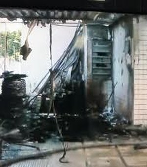 Incêndio destrói eletrônicos em residência no bairro do Feitosa, em Maceió