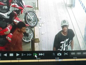 [Vídeo] Imagens dos suspeitos de furtar moto em supermercado de Arapiraca, são divulgadas