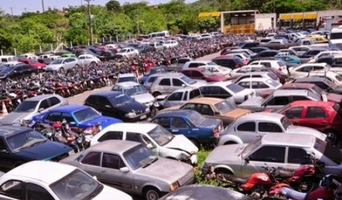 Mais de 200 veículos apreendidos serão leiloados pela SMTT