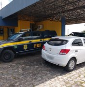 PRF flagra veículo locado pela Câmara de Porto Calvo fazendo viagem particular