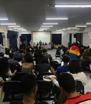 1ª Conferência LGBTI+ debate democracia e direito à diversidade