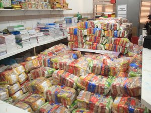 Prefeitura de Porto Calvo distribui kits alimentação para alunos