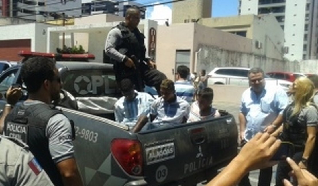 Três são presos durante assalto na Ponta Verde