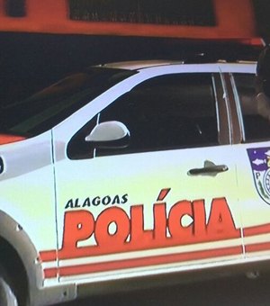 Dupla é presa por posse ilegal de arma e tráfico de drogas na Região Metropolitana