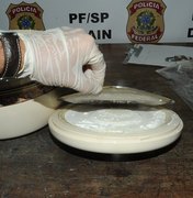 PF apreende drogas em garrafas e forma de bolo, em bagagens para voos internacionais