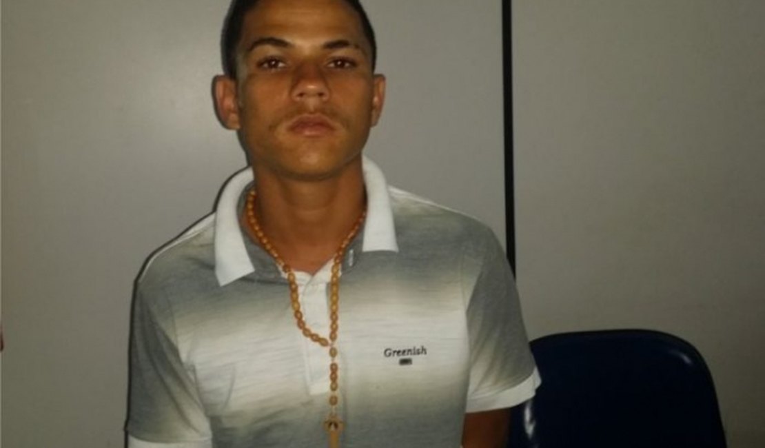 Jovem é preso após assaltar pedestre na parte baixa de Maceió