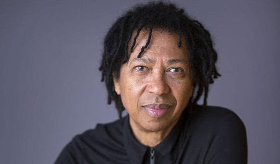 Djavan vence o prêmio Grammy Latino na categoria 'melhor canção em português'
