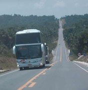 Assaltantes roubam passageiros de ônibus interestadual em Alagoas