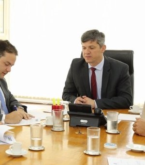 Governador assina convênio para construção de viaduto em Maceió
