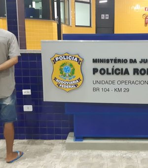 PRF prende homem por porte ilegal de arma na BR-104, em União dos Palmares