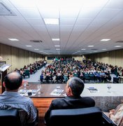 Rui Palmeira premia escolas com melhores resultados no Ideb
