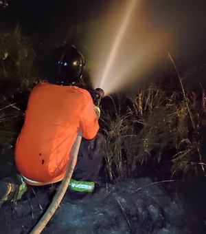 Corpo de Bombeiros apaga incêndios em Japaratinga