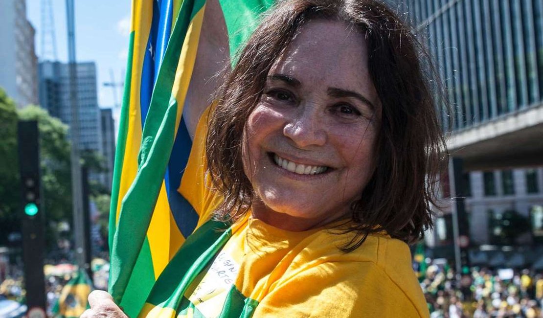 Em noite de Oscar, Regina 'dedica prêmio' a protestos contra Dilma