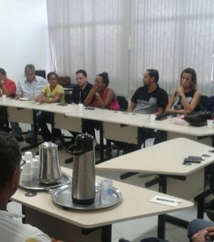 Servidores de Arapiraca mantêm reunião com secretários por revisão salarial