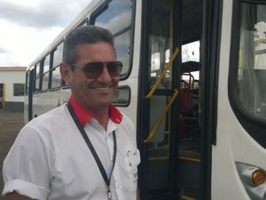 Motorista muda rota de ônibus para que estudantes não se atrasassem para o Enem