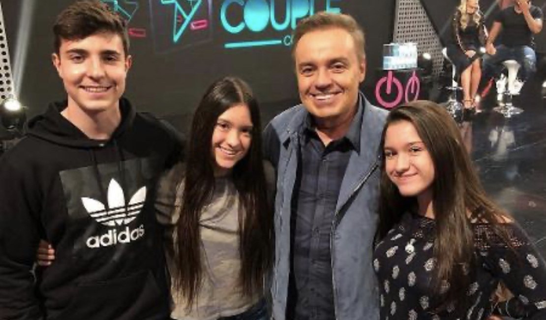 Filhos de Gugu retornam aos EUA e voltam às aulas nesta segunda-feira