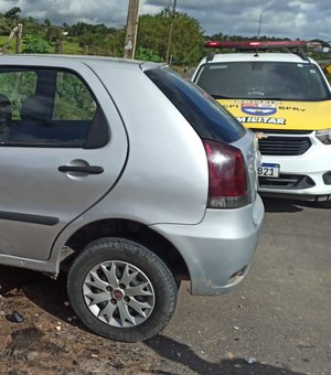 Condutores ficam feridos após colisão entre carro e motocicleta, na AL-110