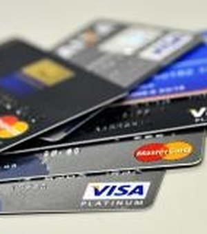 Conselho limita em um mês utilização do rotativo de cartão de crédito
