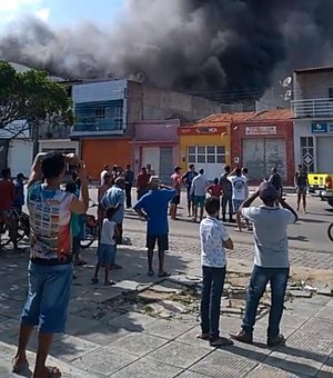 [Vídeo]Supermercado pega fogo em Canapi, Sertão de Alagoas