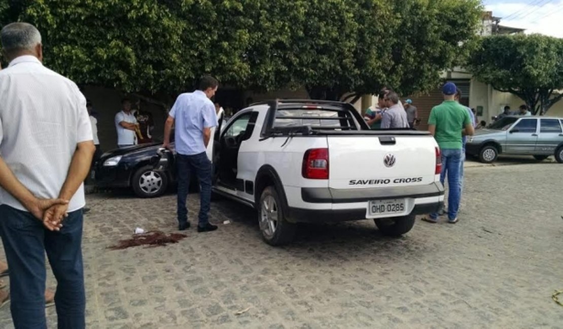 Filho da secretária de Cultura de Arapiraca é assassinado dentro de veículo