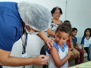 Começa vacinação nas escolas para atualização do calendário vacinal em Maceió