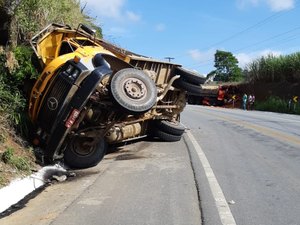 Caminhoneiro morre em meio as ferragens após colisão em São José da Laje