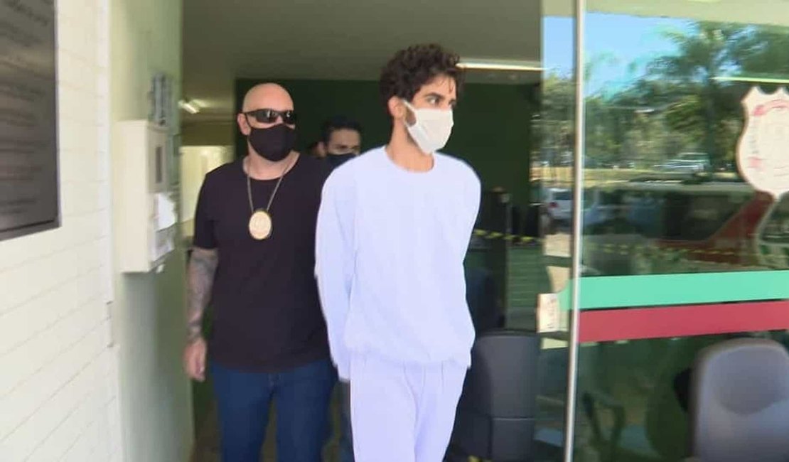 Justiça manda soltar amigo de estudante picado por naja