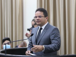 Marcelo Victor e nova mesa diretora tomam posse na Assembleia Legislativa de AL