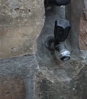 [Vídeo] Moradores de residenciais de Arapiraca sofrem com a falta de água