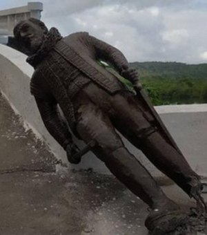 Estátua de Maurício de Nassau é derrubada dois meses após inauguração
