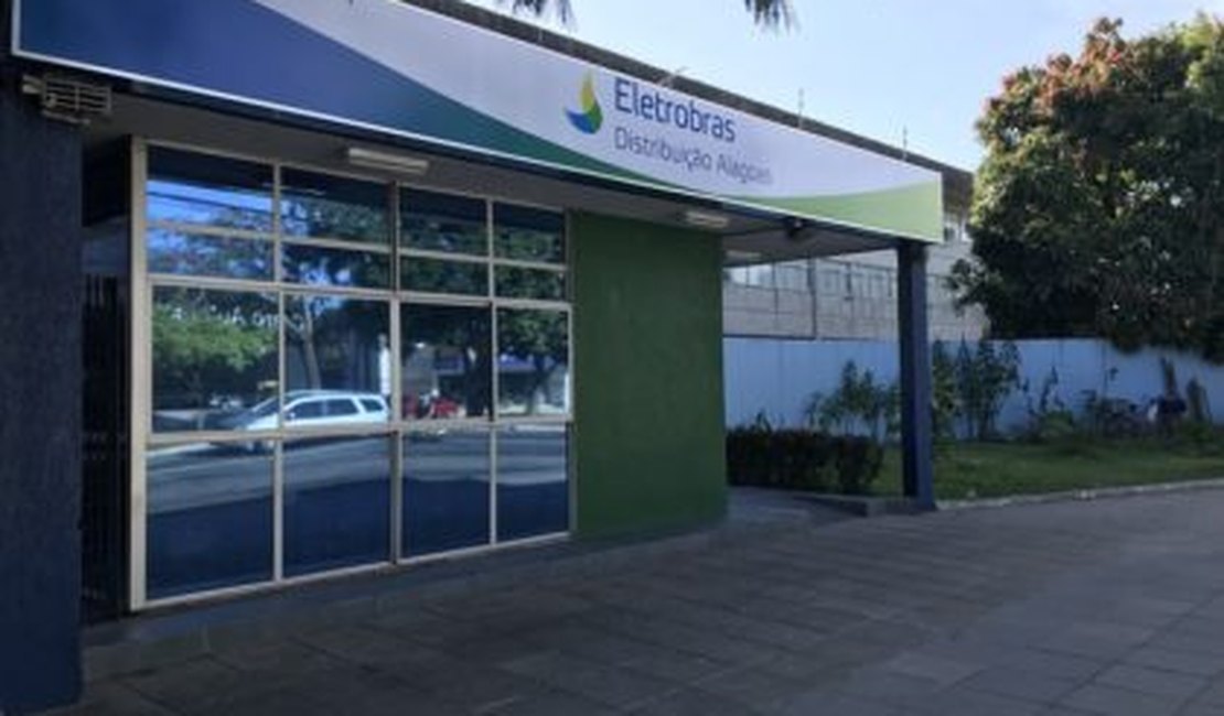 Servidores da Eletrobras Alagoas aguardam com apreensão demissões