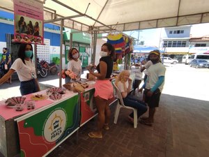 “Vem Pra Praça” reúne expositores na Praça Santo Antônio, em Maragogi