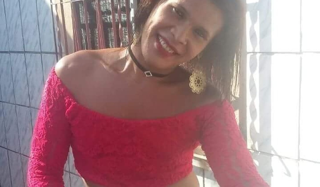 Travesti é achada morta entre pneus de borracharia, em Arapiraca