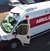 Ambulância que desapareceu com médico e paciente com Covid-19 é encontrada atolada