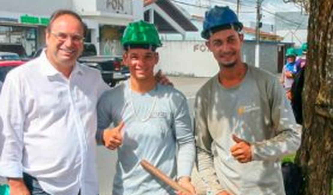 Luciano Barbosa parabenize trabalhadores e trabalhadoras de Arapiraca