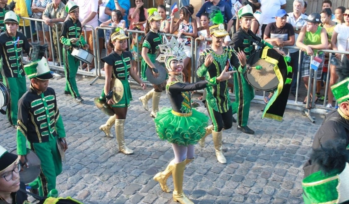 Desfile cívico-estudantil deve levar multidão ao Jaraguá nesta segunda (16)