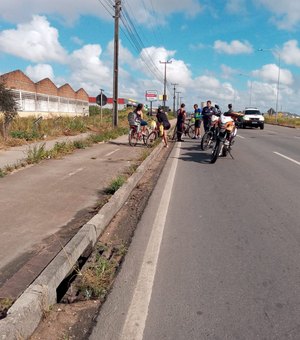 Ciclista passa mal e cai de bicicleta em Arapiraca