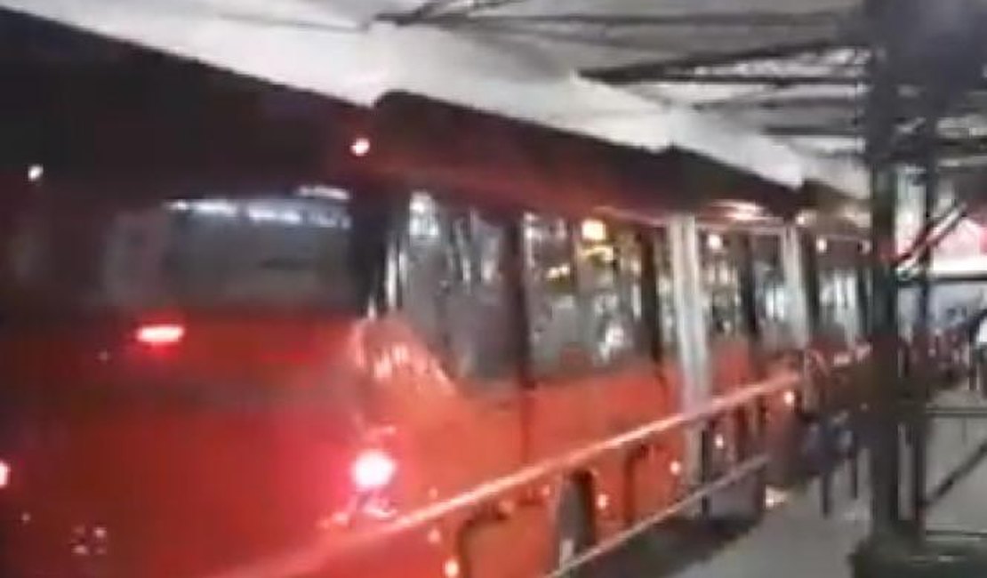 'Apenas queria levar o cão para passear', diz sargento após furtar ônibus no Paraná